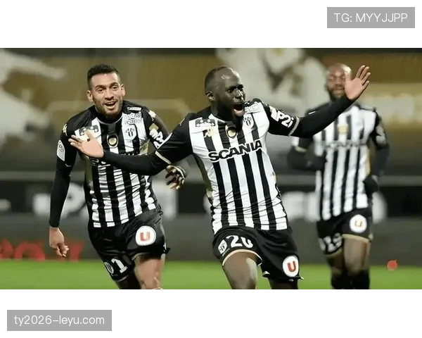 洛里昂主场强势难掩隐忧，优势与挑战并存