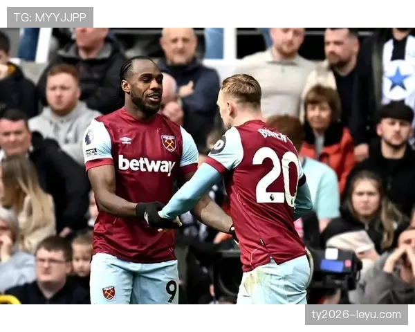 英超西汉姆球迷抗议 英超西汉姆球迷抗议