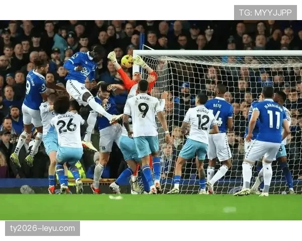曼城节奏混乱和空间崩溃问题显现，近期比赛表现受限对赛季走势形成制约